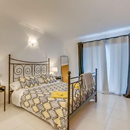 Atico Roger De Flor *