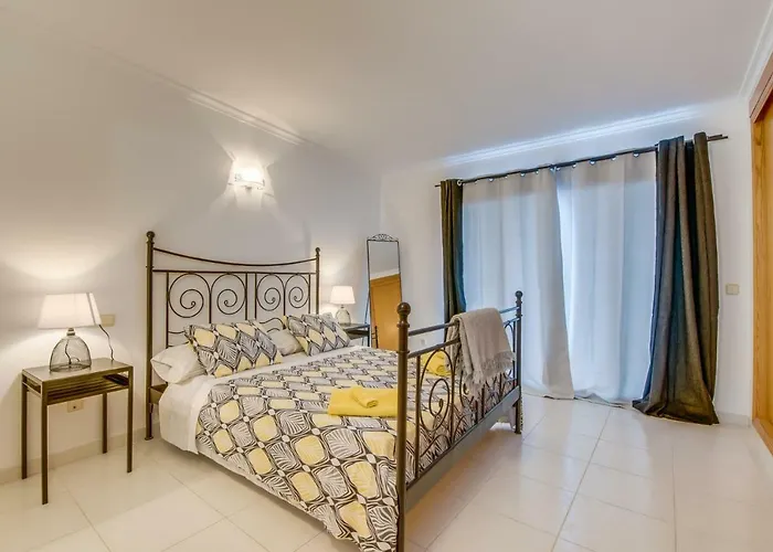 Atico Roger De Flor *